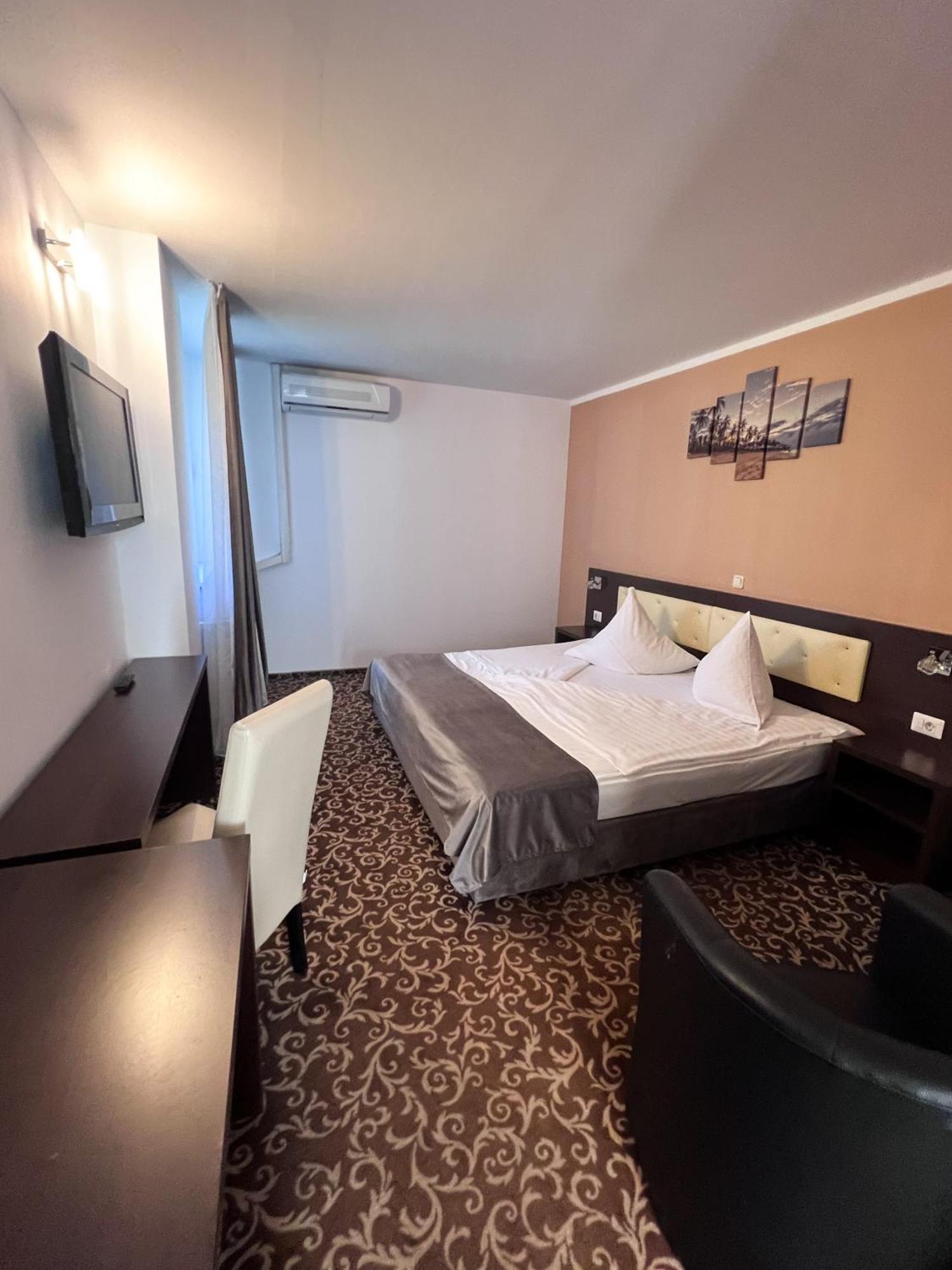 Hotel Neon Τιμισοάρα Εξωτερικό φωτογραφία