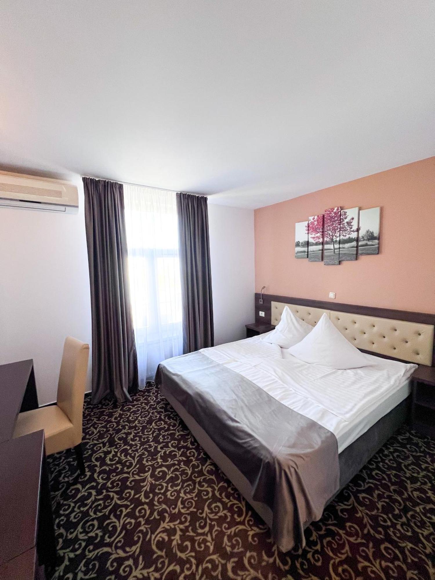 Hotel Neon Τιμισοάρα Εξωτερικό φωτογραφία