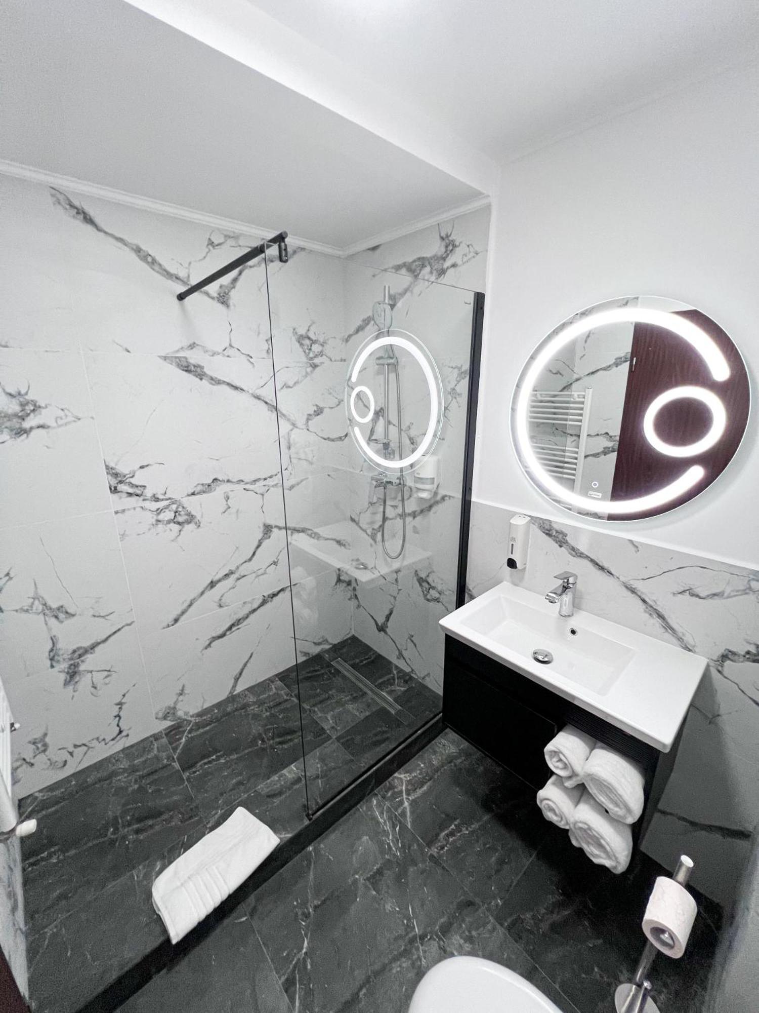 Hotel Neon Τιμισοάρα Εξωτερικό φωτογραφία